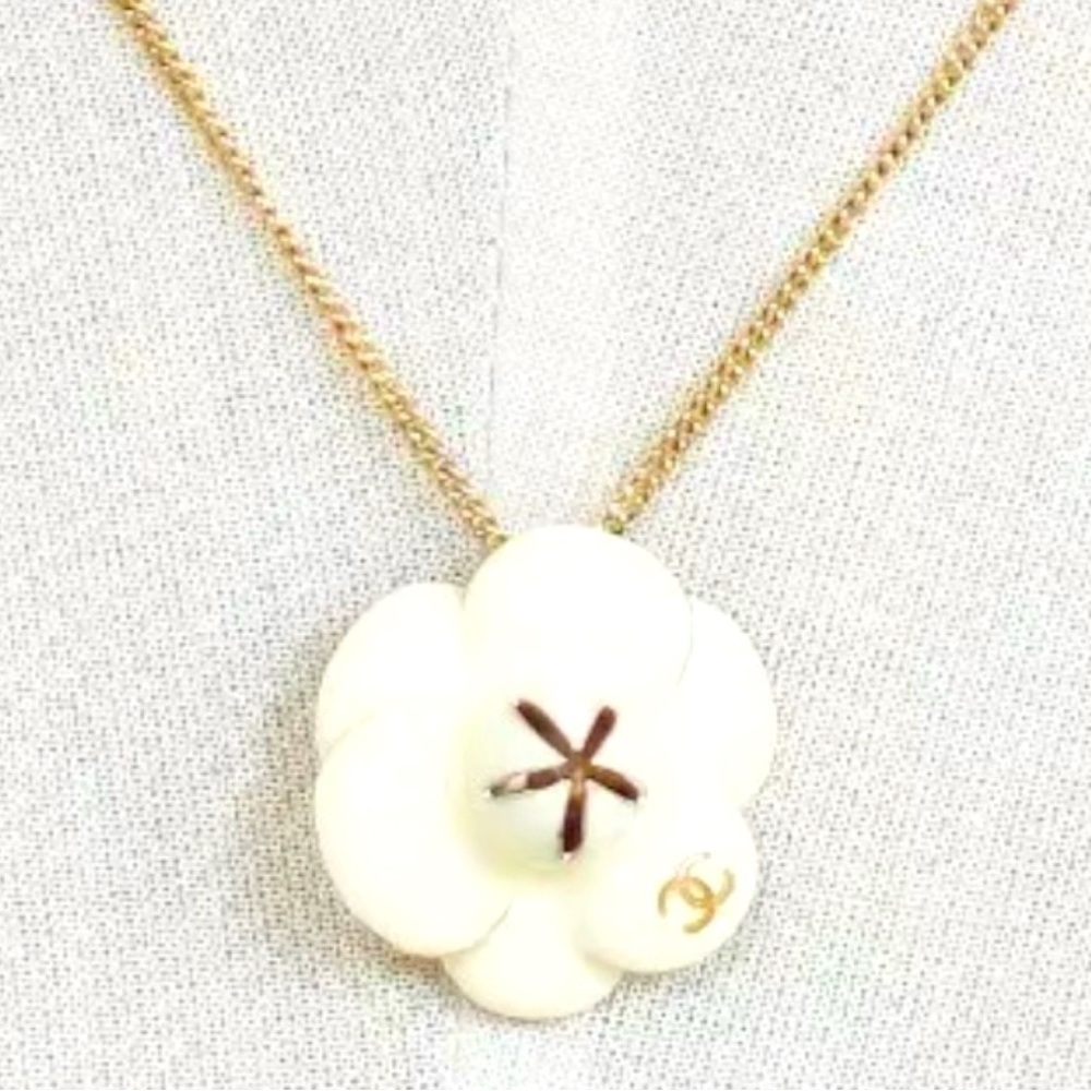 CHANEL White Camellia Flower with Original Chain RARE AUTHENTIC ORIGINAL BOX​ - Picture 5 of 9